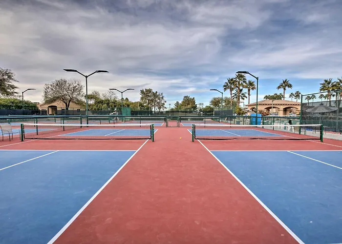Patio + Pool Access: Golf Getaway In Holiday home Peoria