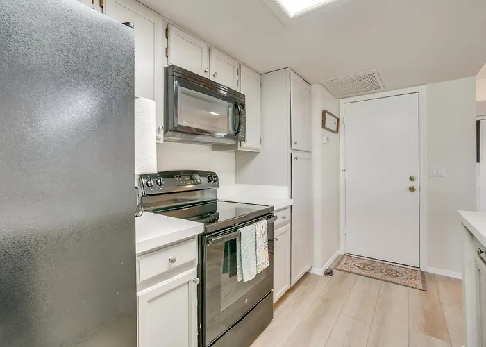 Patio + Pool Access: Golf Getaway In * Peoria