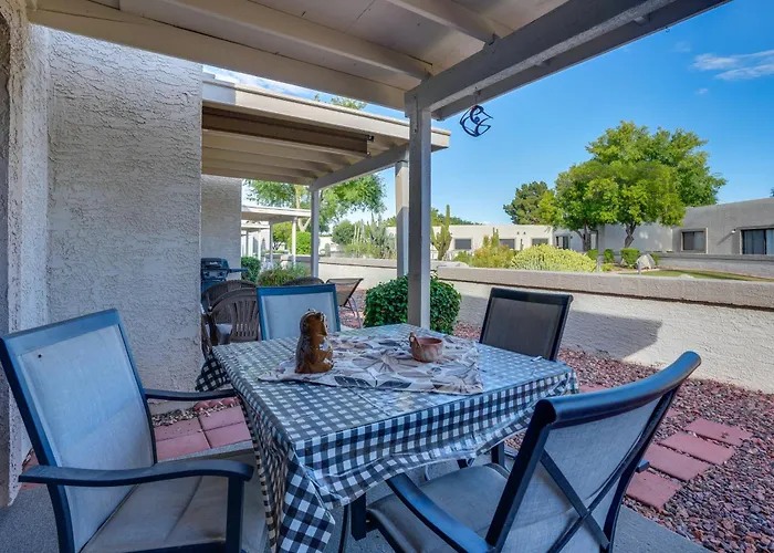 Patio + Pool Access: Golf Getaway In * Peoria
