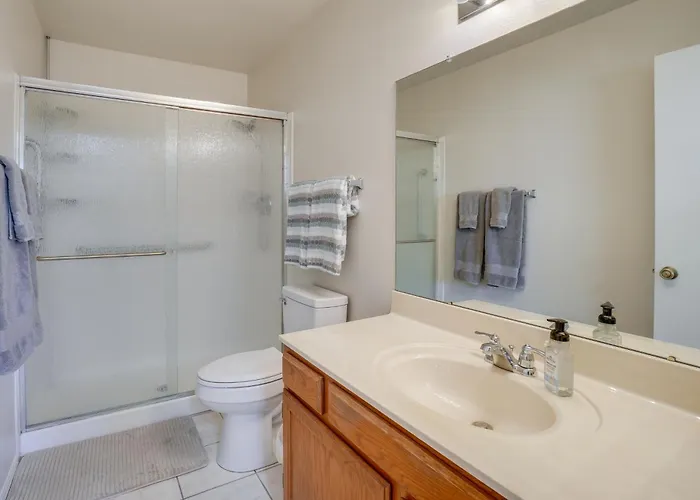 Patio + Pool Access: Golf Getaway In Holiday home *