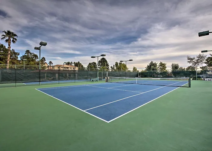 Patio + Pool Access: Golf Getaway In * Peoria