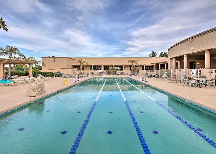 Holiday home Patio + Pool Access: Golf Getaway In Peoria