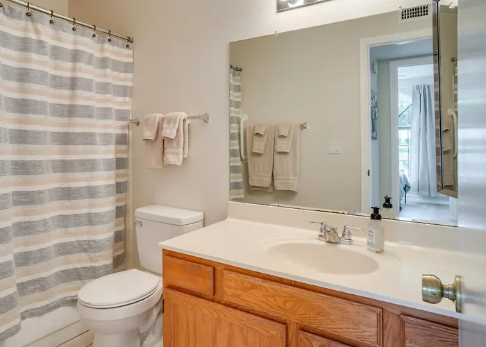 Patio + Pool Access: Golf Getaway In Holiday home *