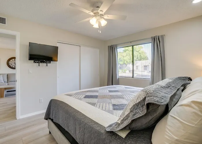 Patio + Pool Access: Golf Getaway In * Peoria
